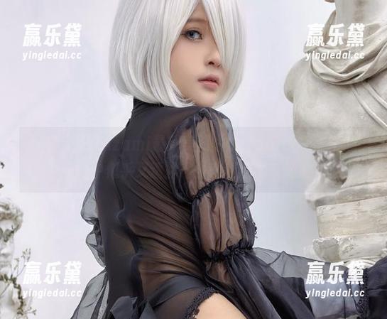 Azami 不得不提的Azami最新美图《Veronica》,在朦胧中似乎又透露着什么特别的意味。