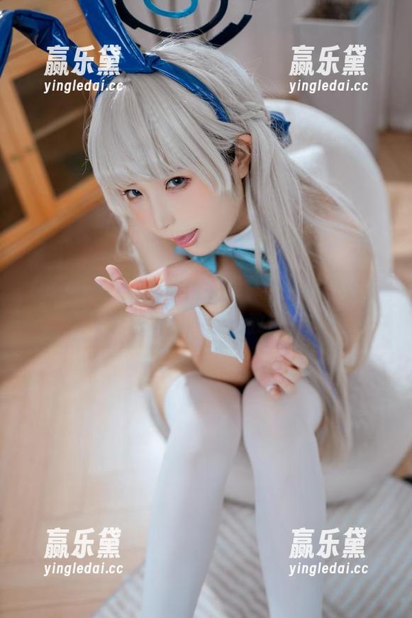 Quan冉有点饿的修女写真：这感觉像有个法术召唤我进教堂？