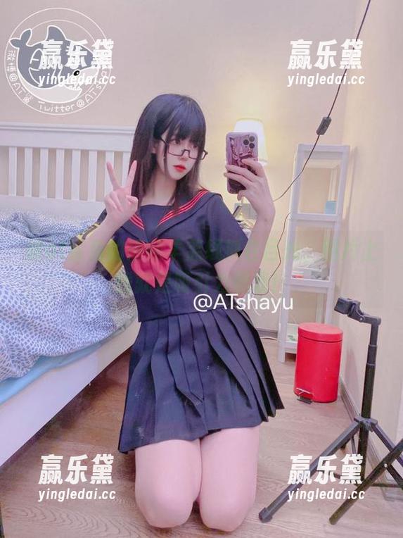 at鲨鱼 被at鲨鱼的熊熊羊羔绒抓住目光,图片上线就是吸引力爆表!