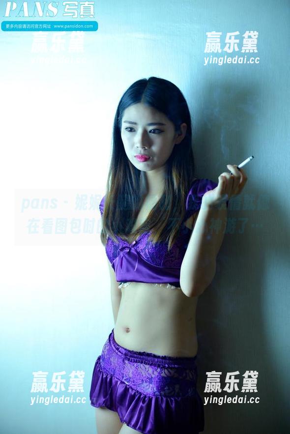 pans - 妮妮长腿的福利，我的表情就像在看图包时的小难言，不小心神游了…