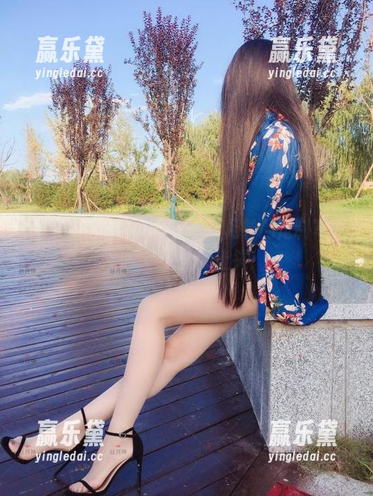 微密圈 - 运气好，偶遇丝月神的定制写真，蓝色方扣太上头！
