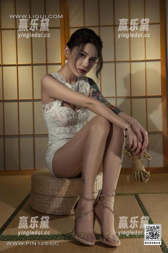 丽柜-左左 丽柜 - 套图直击!左左的连衣裙,妆容倒是没想到那么迷人。