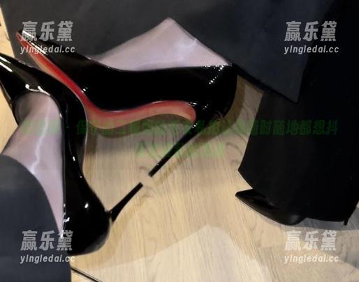 微密圈 - 保守的二舅妈的毛衣私拍让我随时随地都想抖落这凌乱的思绪
