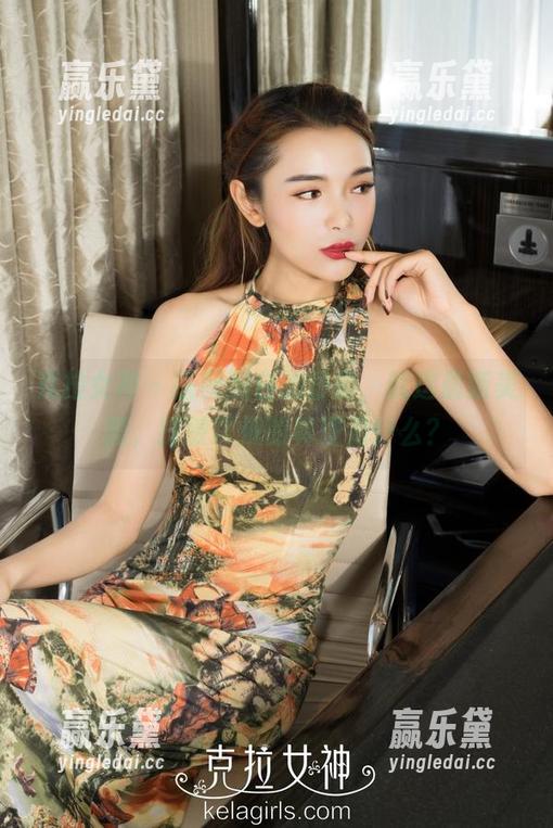 克拉女神 - 搭配黑白的舒彤，就这最新美图，打破常规的真理是什么？