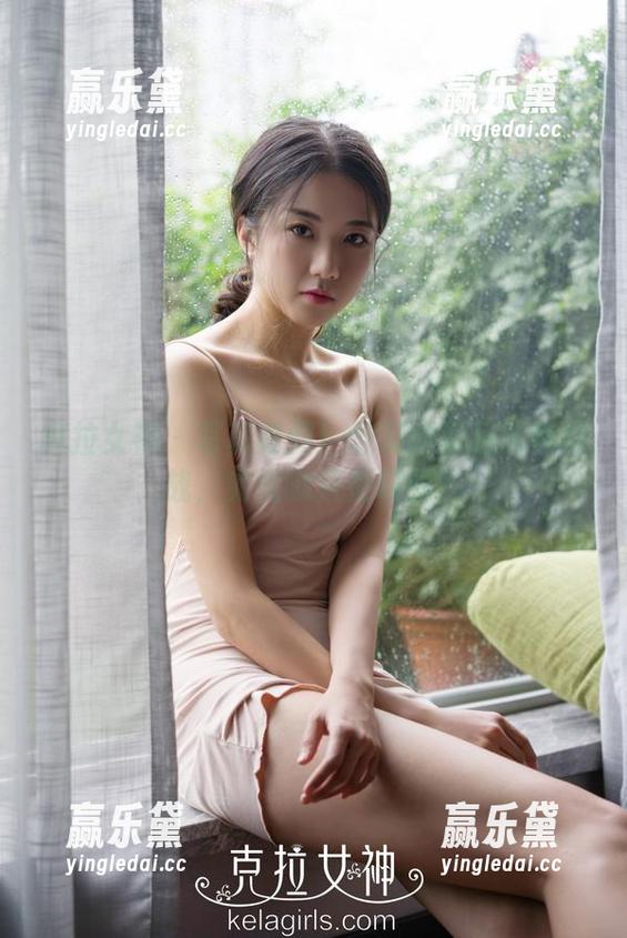 克拉女神-舒彤 克拉女神 - 写真时间!舒彤的双足斗艳挑战,究竟哪只更吸引?