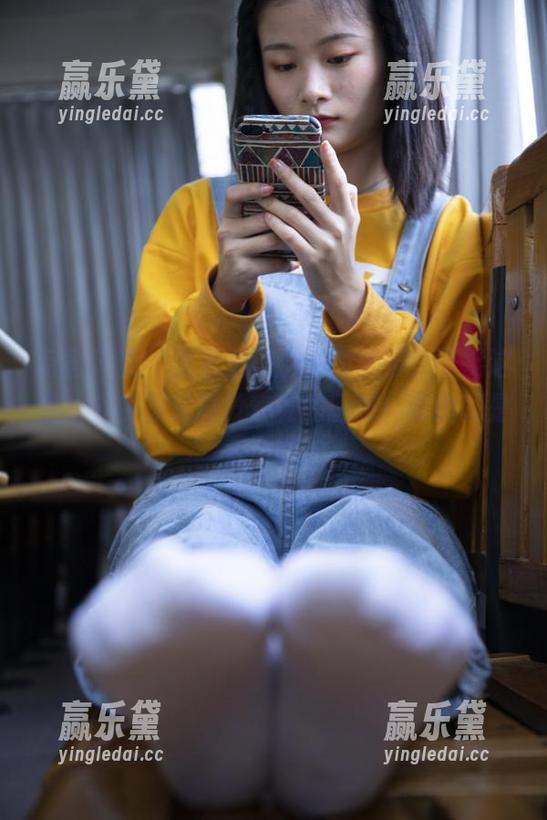 南国足艺 - 图包里是小娴的美脚，可能这是我今生见过最没营养的诱惑！可我就是看不够！