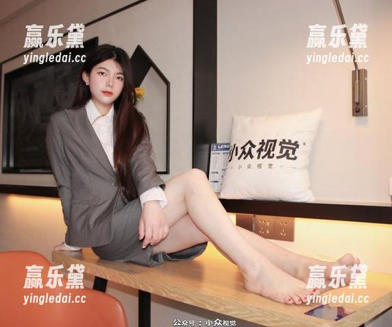 小众视觉-玲玲 小众视觉 - 披上泳衣的玲玲,放飞继承我们青春的梦想!