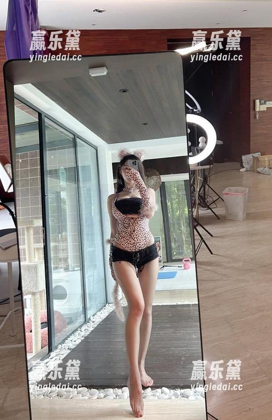 微密圈 - 小玉吃果冻的精选内衣合集，谁说内衣就不能在脑洞大开时穿！