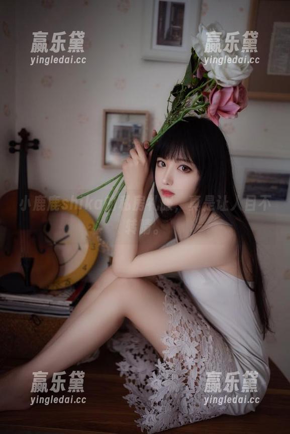 小鹿鹿shika的私房礼服，真是让人目不转睛。