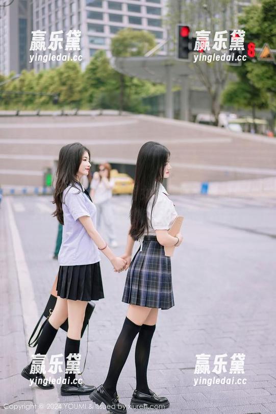 尤蜜荟-允尔 尤蜜荟 - 允尔的美图女友,图包来的像突然的一阵风…不过偏冷,你懂不懂?