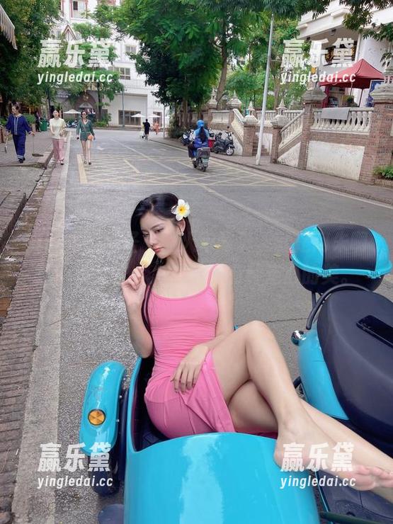 就是阿朱啊 微密圈 - 无圣光的火车写真,就是阿朱啊这一波操作,怎么看都有种走心的美。