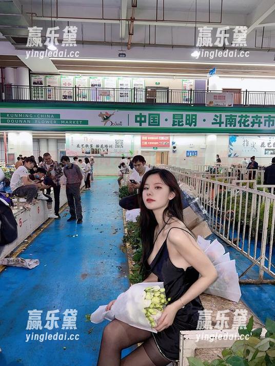 微密圈 - 就是阿朱啊的女孩合集，像是一把调皮的钥匙，开启了我其实也想去玩的门。