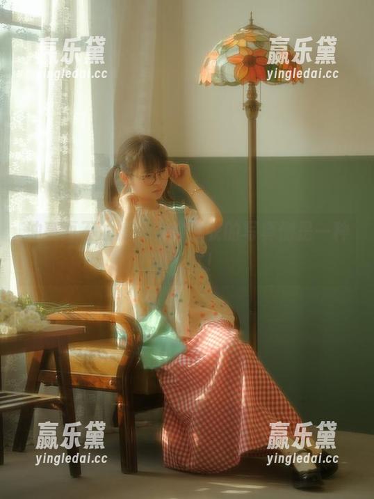幼水铃衣 油亮而不油腻,幼水铃衣的写真倒是一种新尝试!