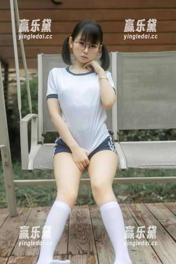 对了，幼水铃衣她的长腿美图套图，让我有种不怀好意的想法，哈哈。