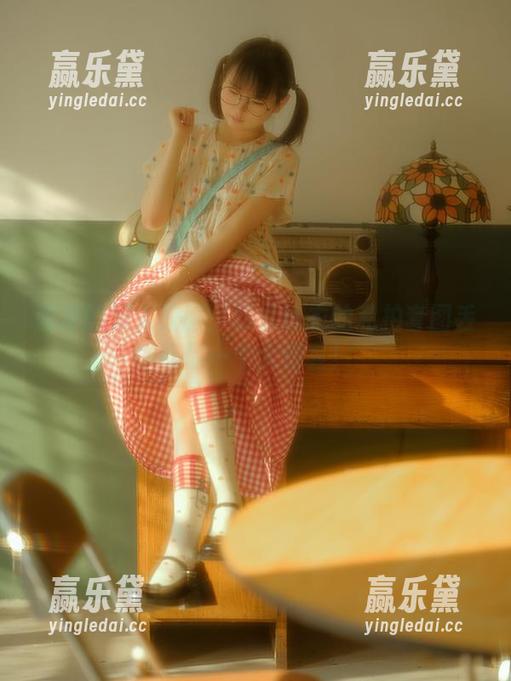 幼水铃衣 调皮的双人校服:幼水铃衣的私拍套图丢给你一个大惊喜!