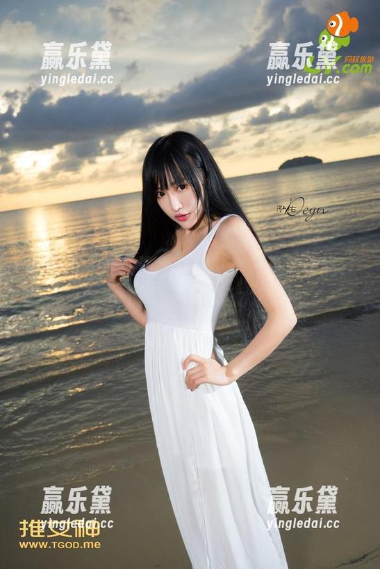 推女神 - 泡在泳装里的艾小青高清作品，谁说泳池只能玩水？