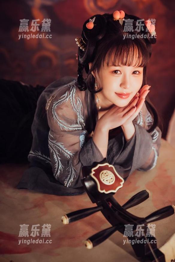 谁说黑白只冷？在线感受一下“晕崽Zz”写真里的热闹资源！