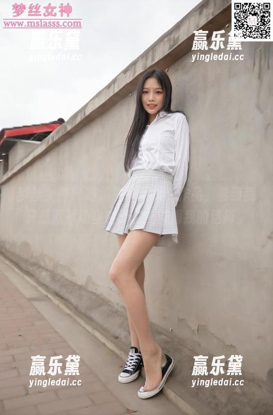 梦丝女神 - 寒霜主播新摄影作品，看到我只想默默地坐在沙发上懊悔我的选择。