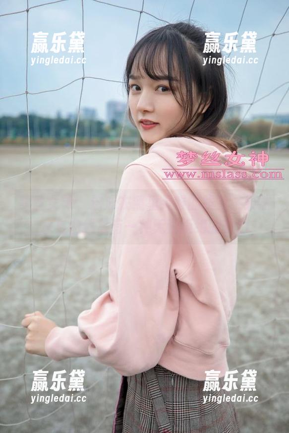 梦丝女神 - 这泳衣照里灵唯的线条，果然水与曲线总有一种无法拒绝的魔力