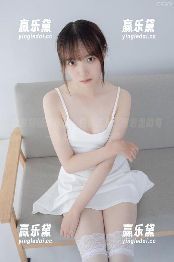森萝财团的作品：白丝美足，图包里的每一张都让我眼前一亮。
