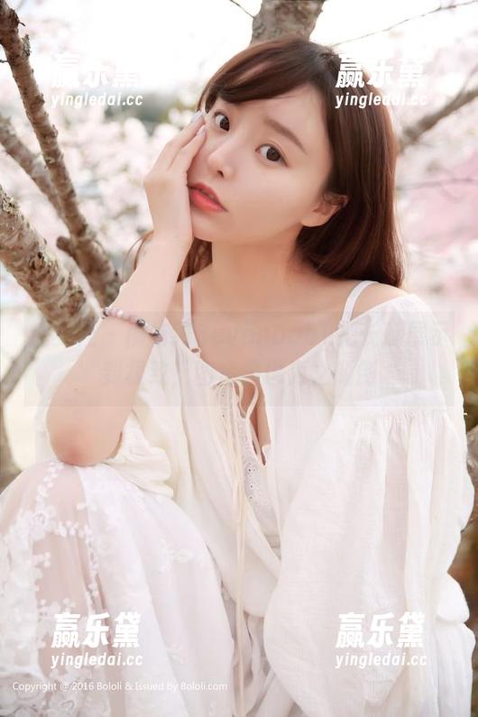 波萝社 - 柳侑绮Sevenbaby把长腿展示到极致，图库里也为之倾倒