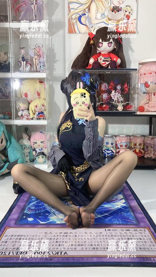 白栎Shirly的女孩写真，原图里藏着几朵小云彩？