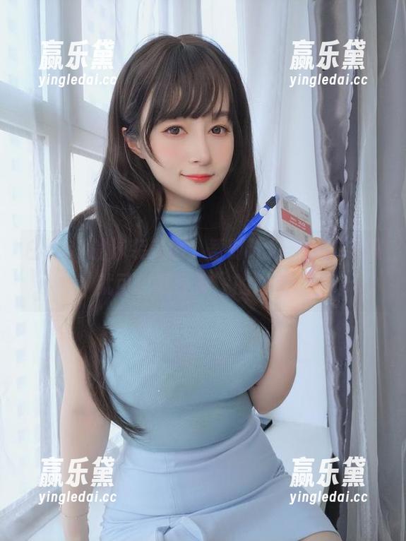 白银81的泳装美图，暂时让你忘记“衣服就可以随便穿”的时代。