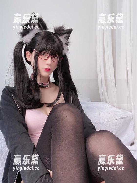 眼酱大魔王w的包臀黑丝图集分享——让你目不转睛！