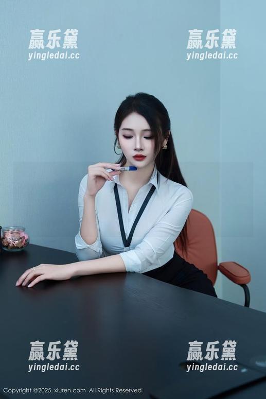 秀人网 - 更新！周慕汐baby的职业装图集，我发现原来正装也可以穿得这么“随心”。