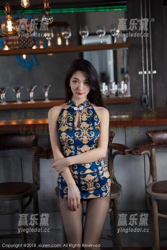 秀人网 - 当奶茶味的包子遇上礼服，美图让人绯红，照片里藏着各种可能性。