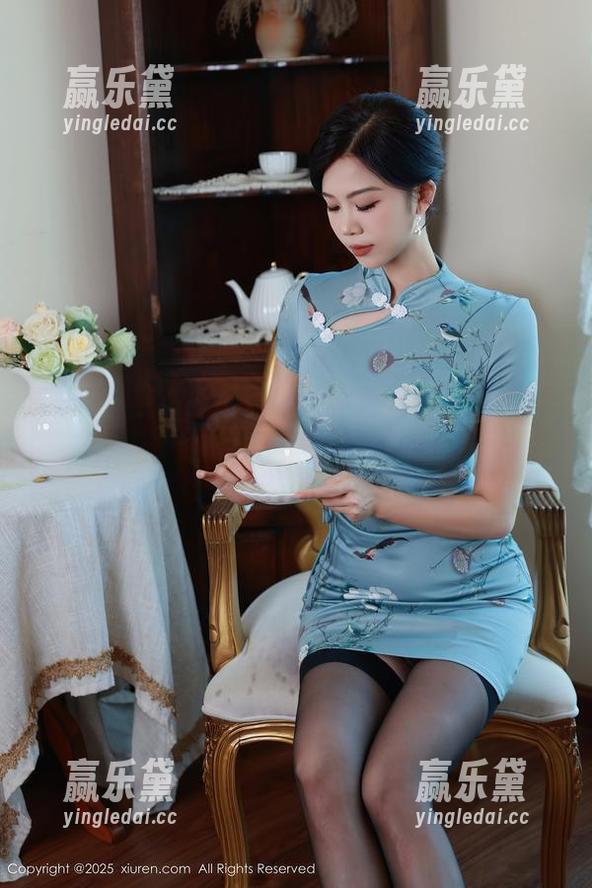 秀人网-奶酥 秀人网 - 奶酥这姑娘,又在图库里玩女孩儿的花样了!