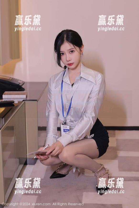 秀人网 - 红裙大作战，娜露selena再更新，这次的套图你准备好了吗？