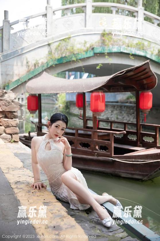 秀人网 - 小薯条nienie：黑白写真，高清中的那一抹无情