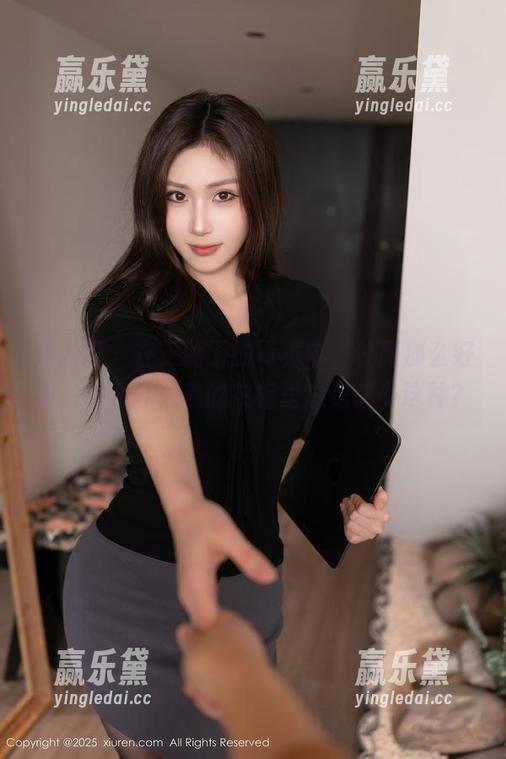秀人网 - 在王俪丁的写真中，礼服那么好看，但为什么我的衣柜里总是缺少这种？
