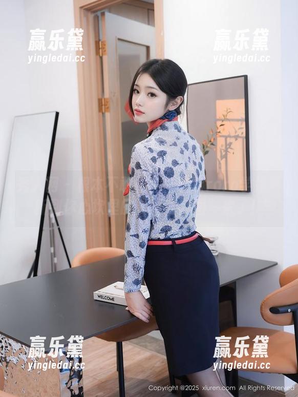 秀人网 - 根本不敢相信！软软roro学姐更新到你心坎里的“甜蜜套图”来了！