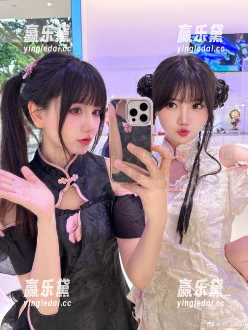 醉了？不，是秋山AkI的mirror彩云，图库里的逗趣之旅