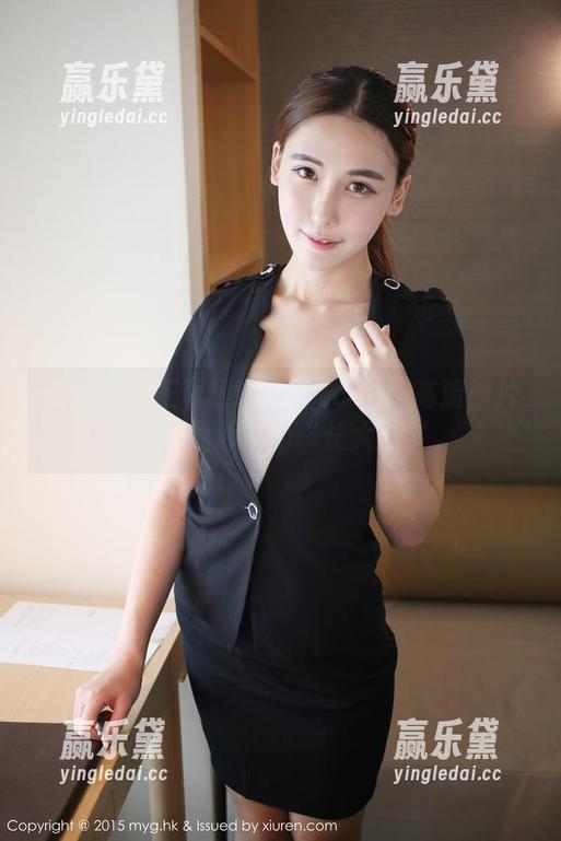 美媛馆 - 王馨瑶的制服Look：高清照片记录了我心中的“长大”梦。