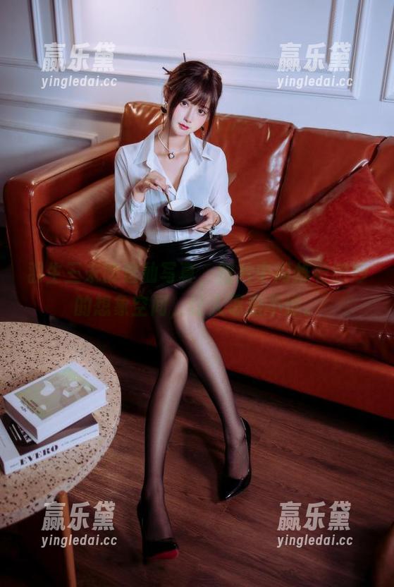 羽生三未的逸仙写真，图片中闪烁着微妙的想象空间，让人琢磨不透。