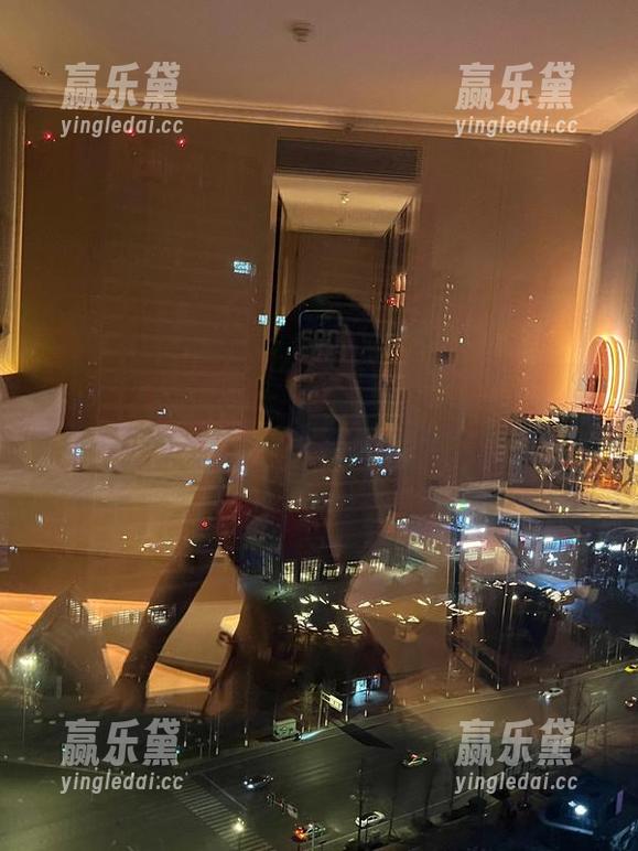 微密圈 - 私房红色，詹詹的每一帧都像在叙述什么，耐人寻味。