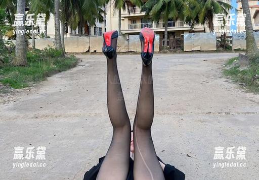 迷人的五姨太 微密圈 - 套图上线!迷人的五姨太的户外艺术,让你误入“禁地”
