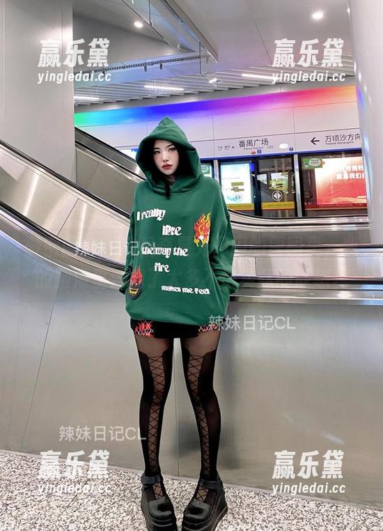 微密圈 - 在陈佩奇星光闪闪的原图里，我的脑海里浮现了太多不切实际的联想。