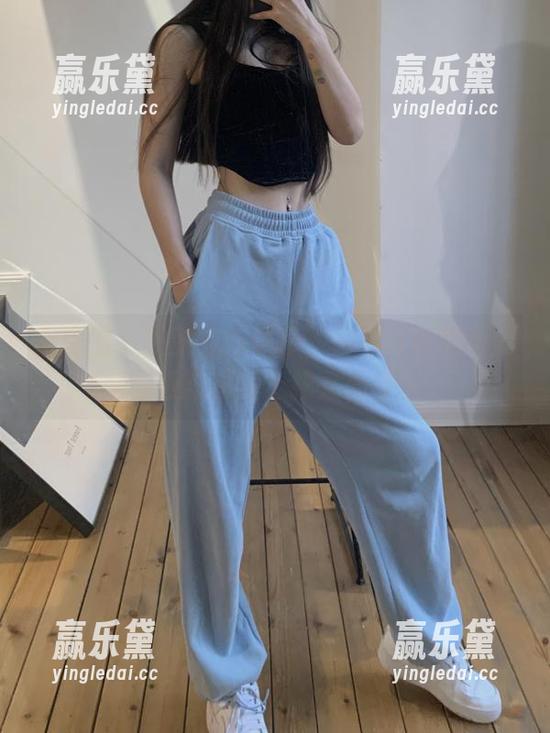 微密圈 - 她就是陈佩奇，御姐写真全集，看得我嘴角上扬又无奈。