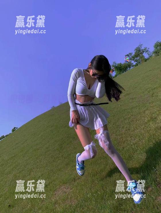 陈佩奇 微密圈 - 想看陈佩奇的美足写真?小心看了想要‘追’足!