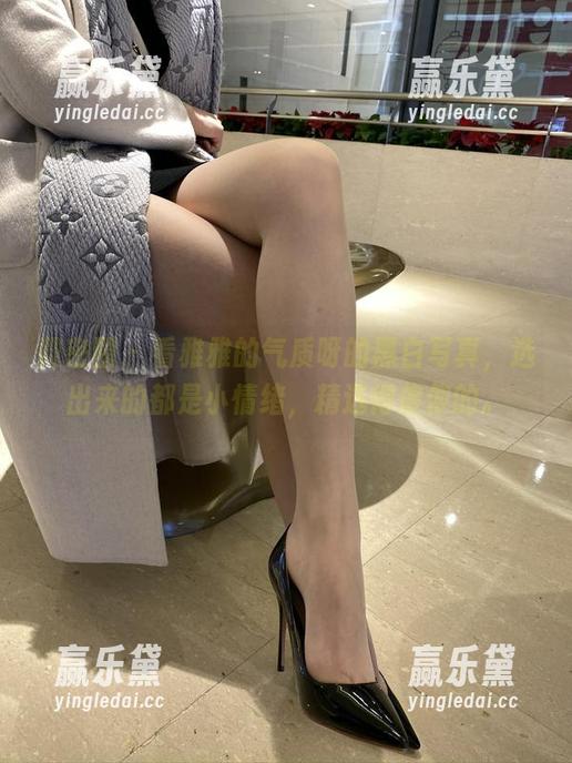 微密圈 - 看雅雅的气质呀的黑白写真，选出来的都是小情绪，精选得傻傻的。