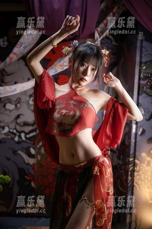 香草喵露露 香草喵露露+杨枝甘露=这个无圣光图片的反差萌,牛仔背带裤简直就是绝配!