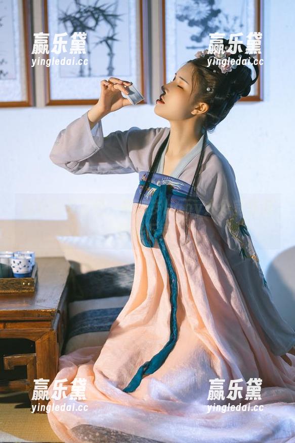 鹿八岁baby 职场的不正经,鹿八岁baby办公室作品快来下载!