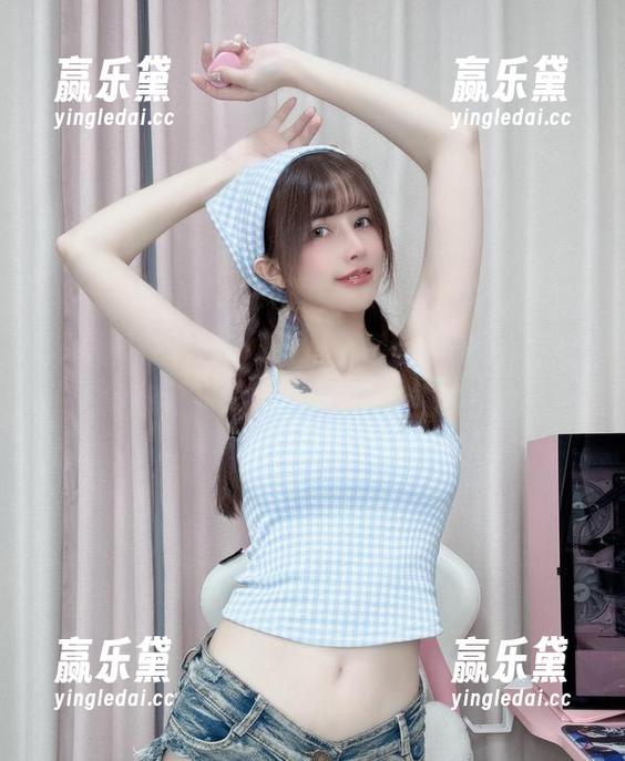 体操服中的鹿八岁baby高清下载，默默想了一下，要不要也试试？